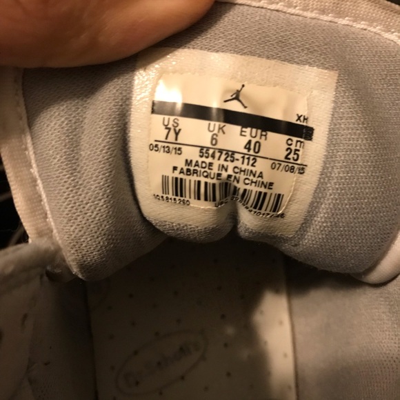 Jordan 1 Mid White GS 
Size 7Y - Picture 6 of 9